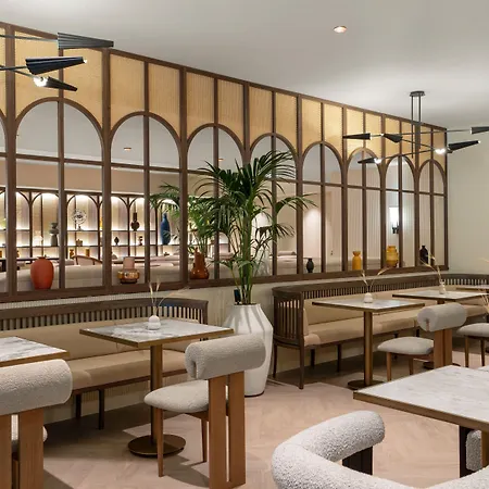 Cardo Roma, Autograph Collection 4*