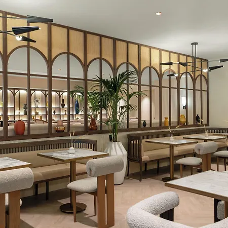 Cardo Roma, Autograph Collection Hotel 4*